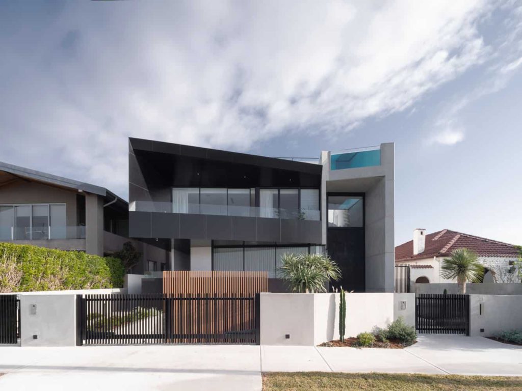 Glass Swimming Pools: Elevate the Elegance of Your Home